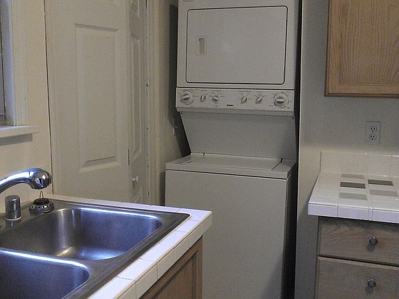 4th image of 5931 Oakes Ave