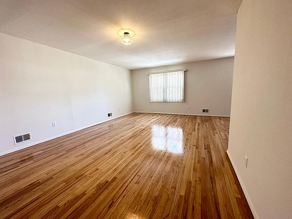 3rd image of 361 Gower St #1