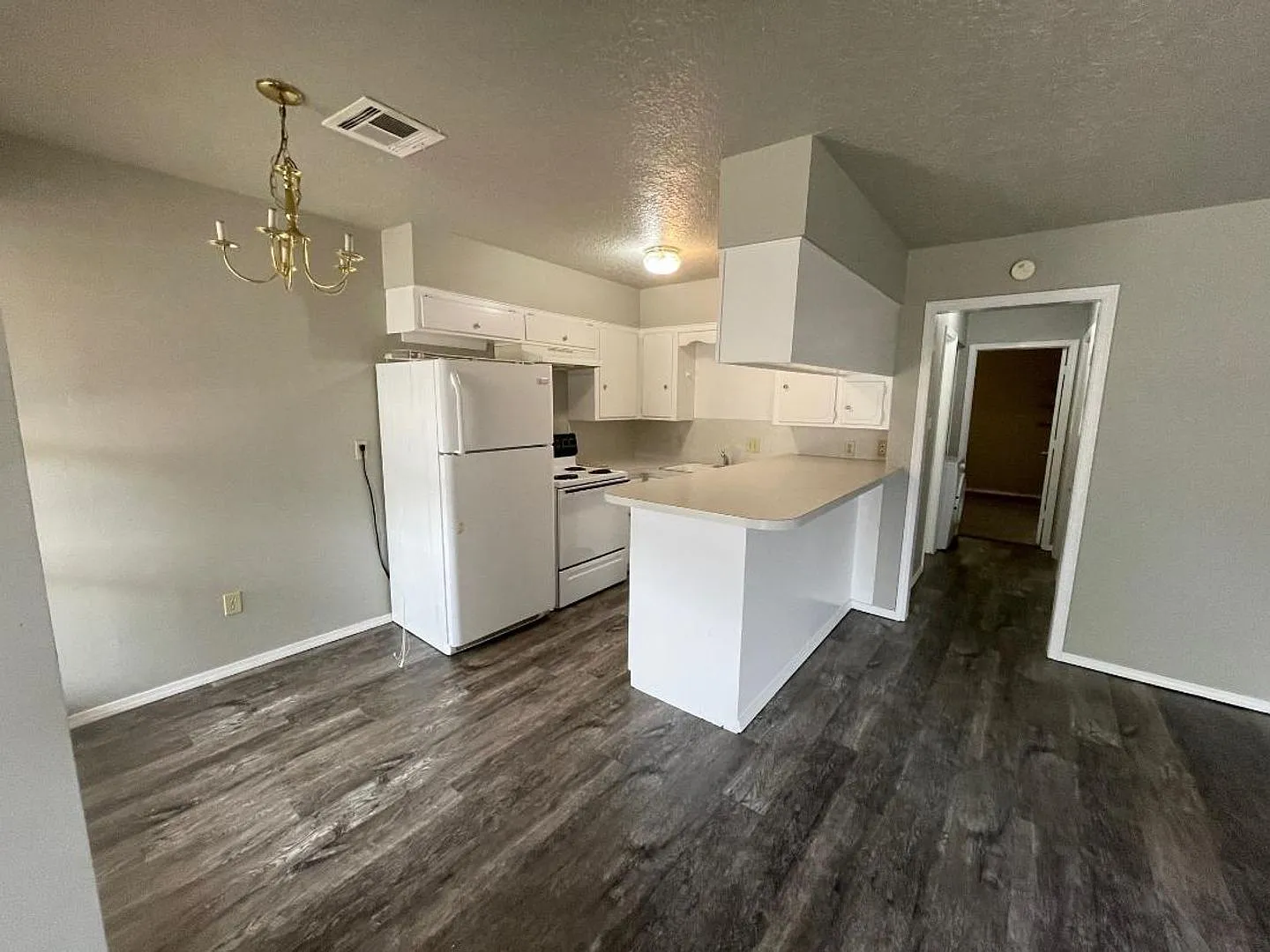 2 Bedroom Duplex For Lease — Photo 3