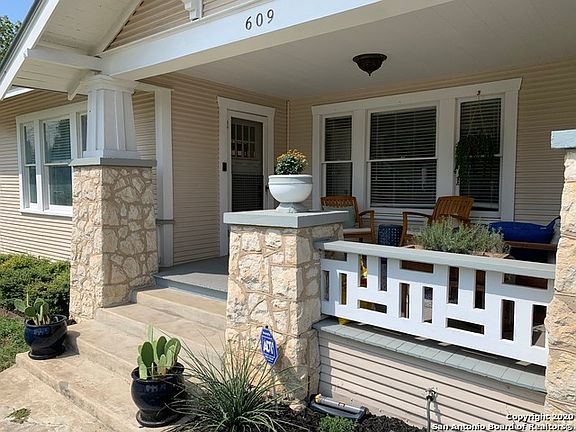 2nd image of 609 W Summit Ave