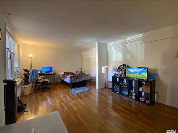 4th image of 14430 Roosevelt Ave APT 204