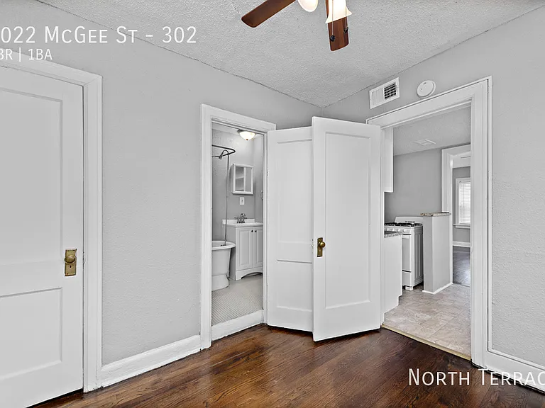 3022 McGee St #302 — Photo 9