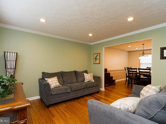 4th image of 10 Knollside Ct