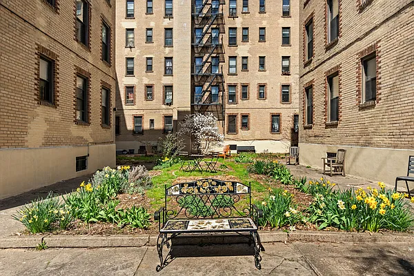 Sold by Compass | media 7