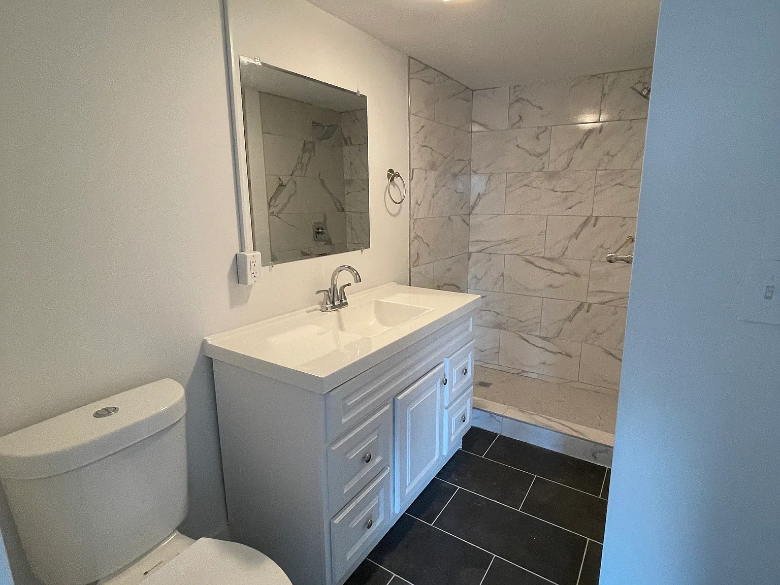 5 bed, 2200 sqft, $6,250 — Photo 4