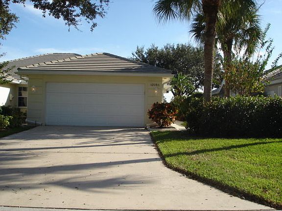2nd image of 1209 NW Bentley Cir #0