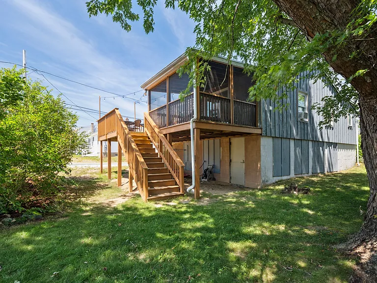 129 Old Point Rd — Photo 23