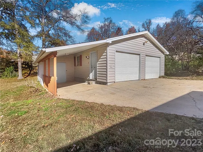2108 Deepwood Ct — Photo 6