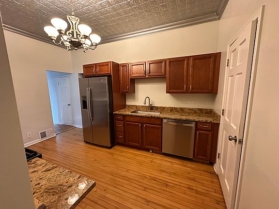 3rd image of 5341 W Giddings St #1