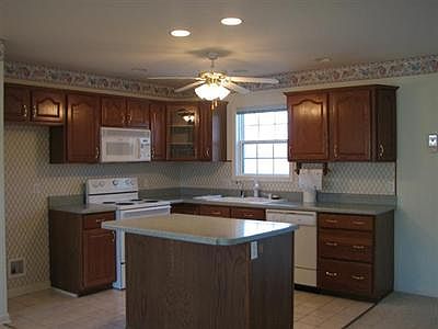 3rd image of 103 Lavine St