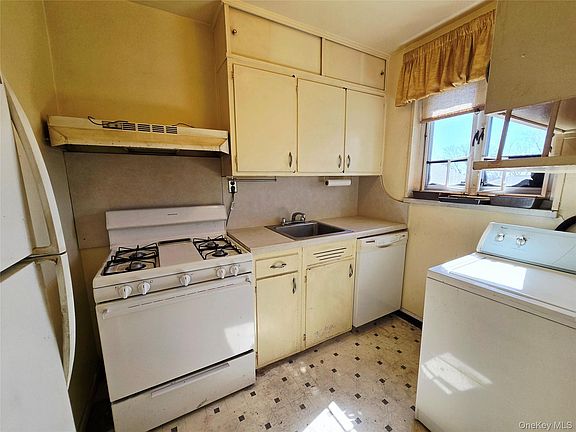 3rd image of 22305 Manor Road #226