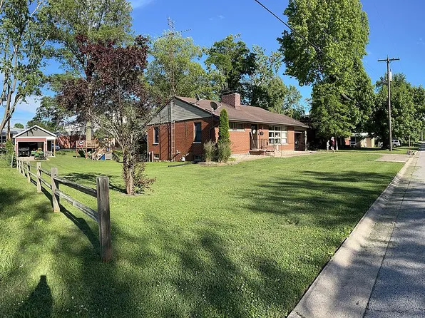 606 N Hena St, Greenville, IL 62246