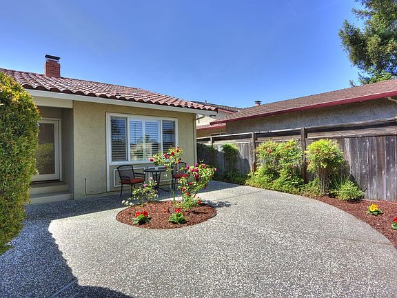 3rd image of 6318 Rainbow Dr
