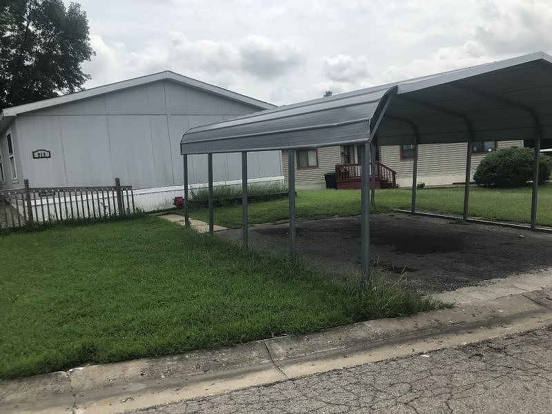 2nd image of 913 SE 41st Ter