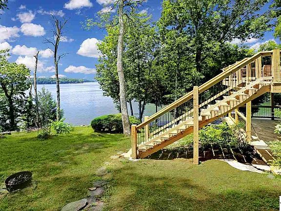 3rd image of 718 Riverview Trl