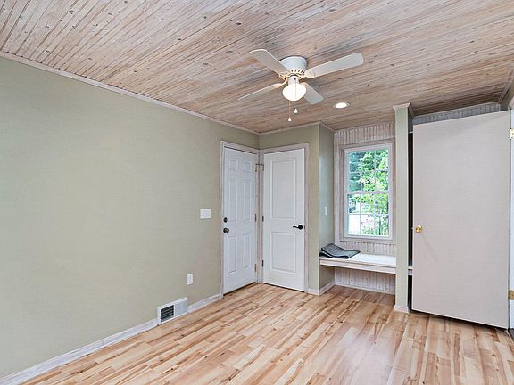 2nd image of 2410 Wallace Dr