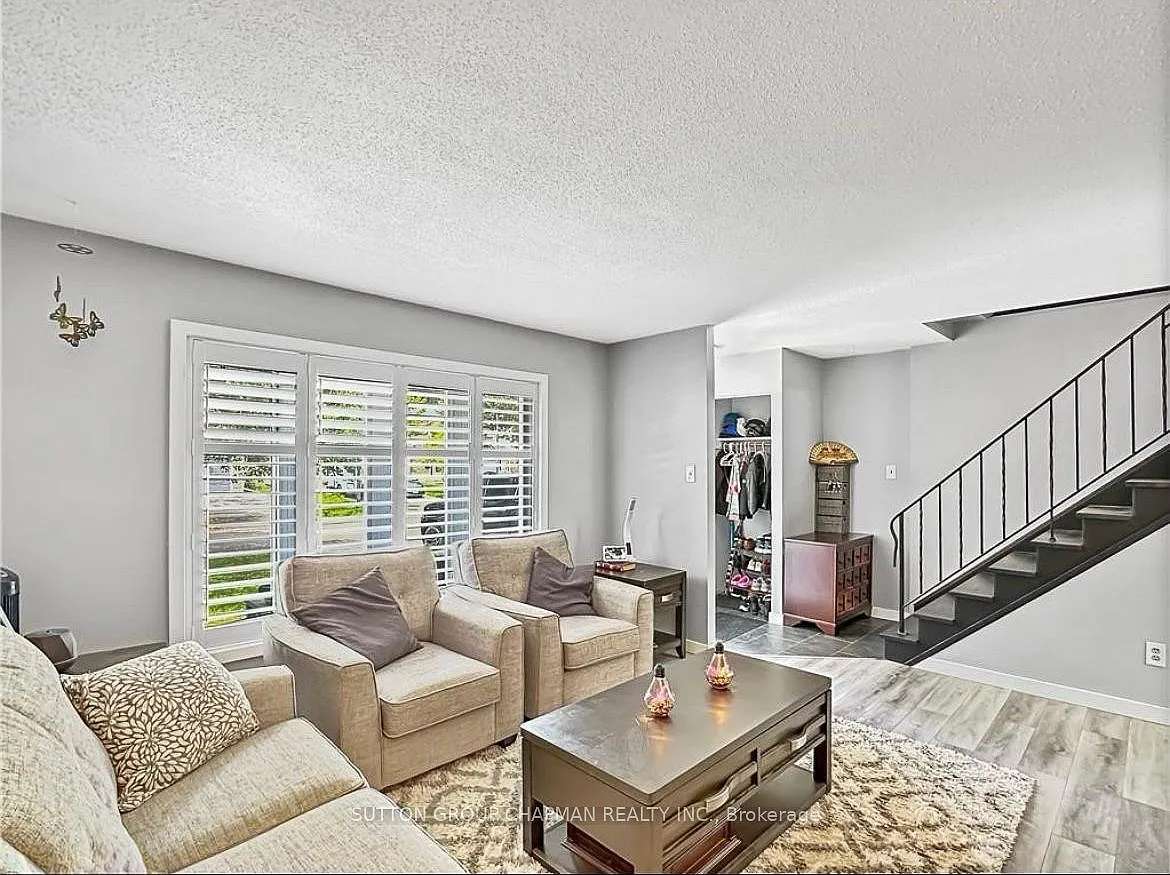 3 bed, $2,495 — Photo 2