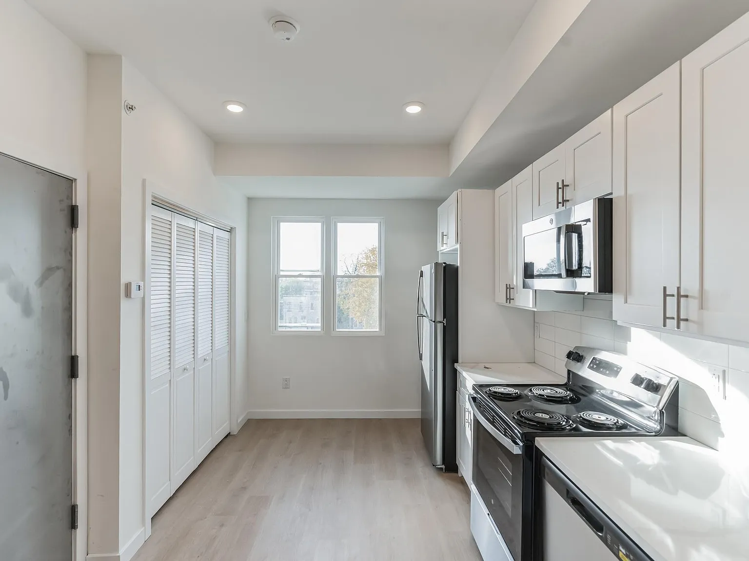 1 bed, 400 sqft, $1,400 — Photo 2