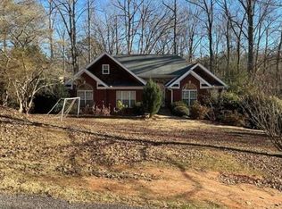 174 Tusquittee Trl, Cornelia, GA 30531