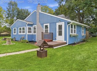 1840 Maxfield Rd, Hartland, MI 48353