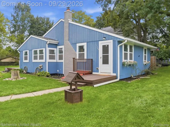 1840 Maxfield Rd, Hartland, MI 48353