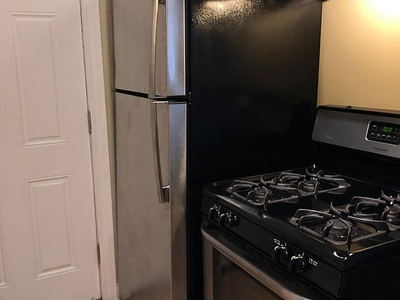 2nd image of 5239 N Winthrop Ave APT 5
