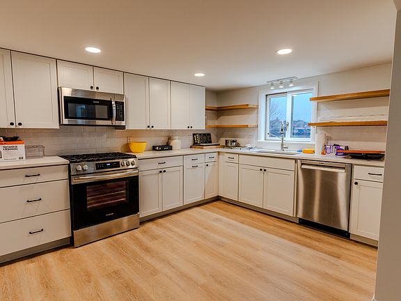 3rd image of 326 Glen Road