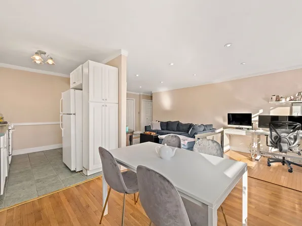 5730 Mosholu Avenue image 7 of 22