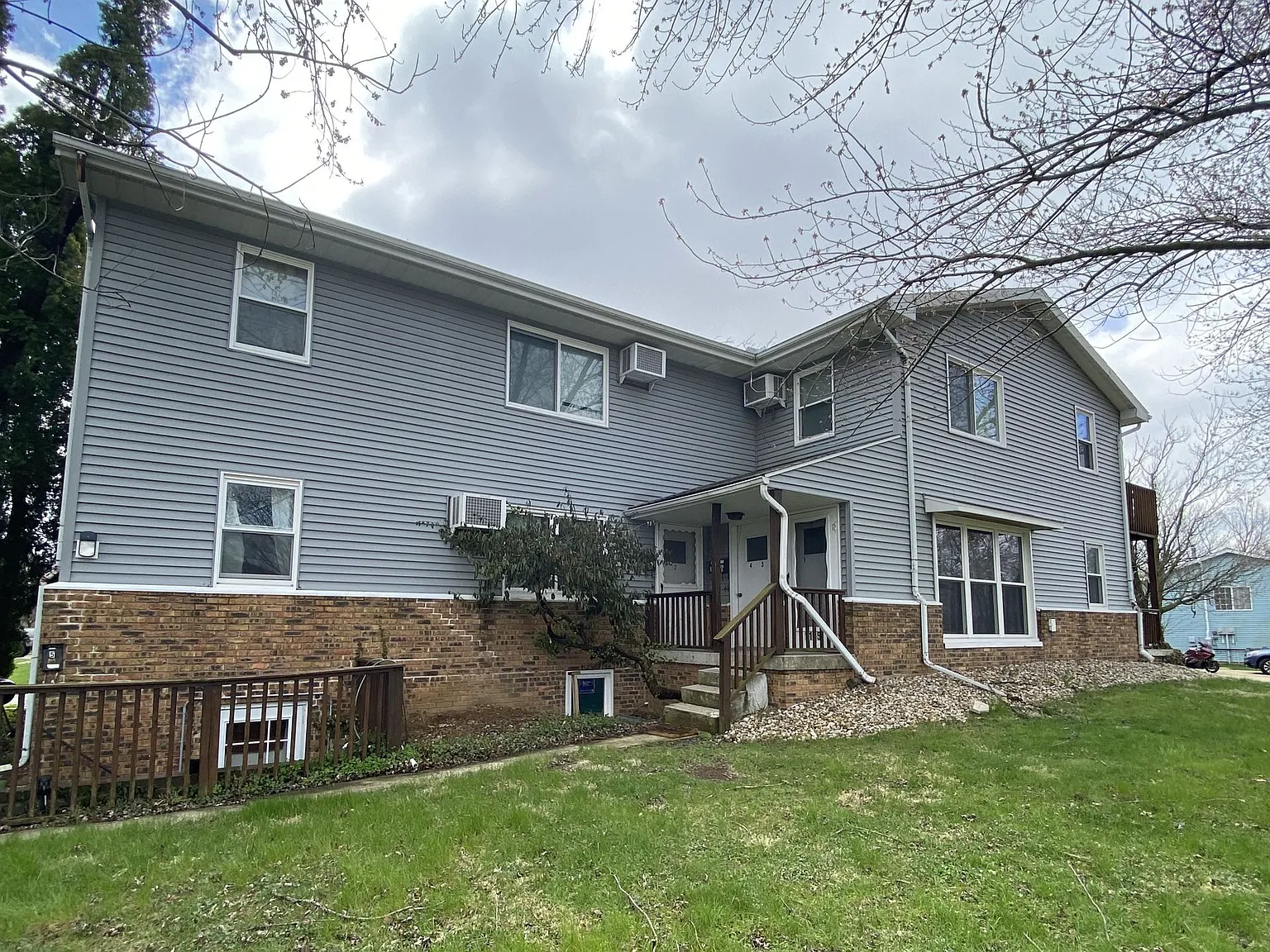 1115 Kern — Photo 1