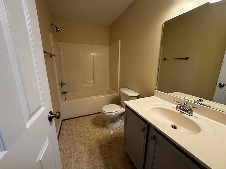 1810 Broadway St #112 — Photo 11