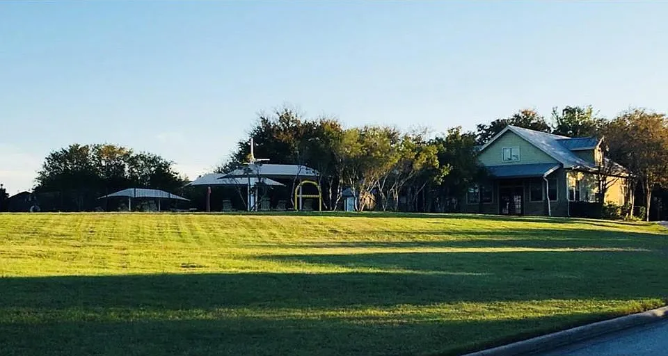 3 bed, 1137 sqft, $1,800 — Photo 2