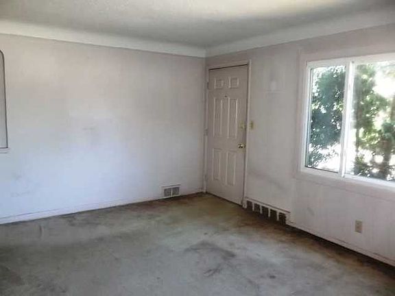 5th image of 15102 Bartlett Ave
