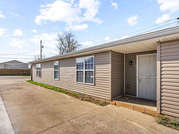 4th image of 209 Lexington Dr APT 2