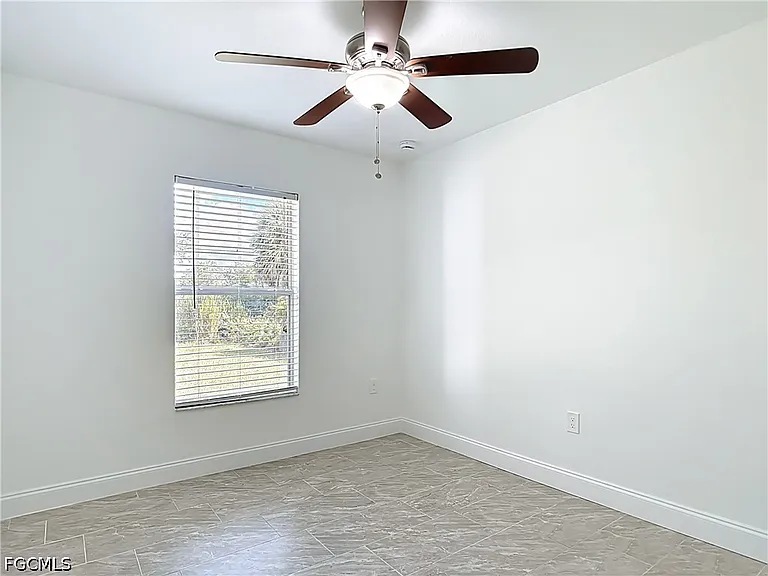 18522 Robinson Ave — Photo 20