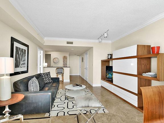 2nd image of 401 SW 4th Ave APT 1400