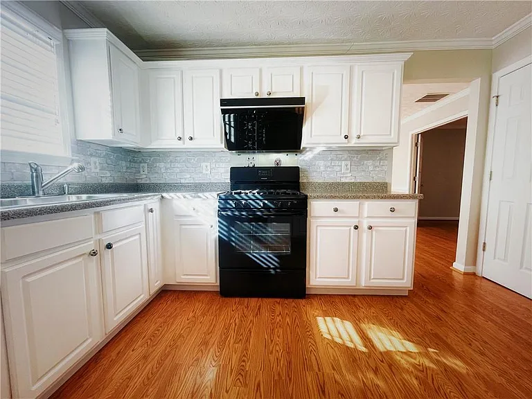 3368 Hill Pond Dr — Photo 9