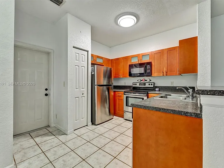 3897 Tree Top Dr — Photo 6