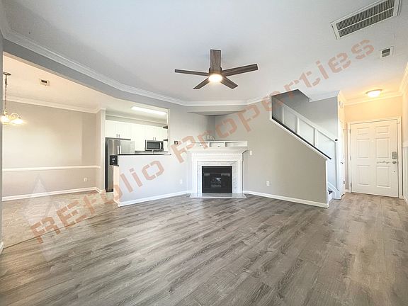 3rd image of 2452 Bay Harbor Dr