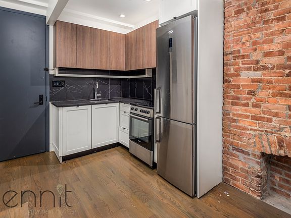2nd image of 816 Saint Johns Pl #2R