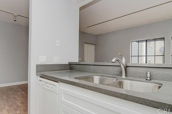 5th image of 720 W 4th St Unit 320
