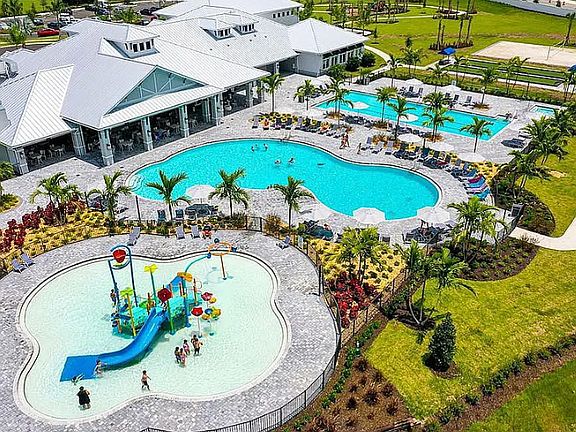 2 pools and splash pad, hot tub