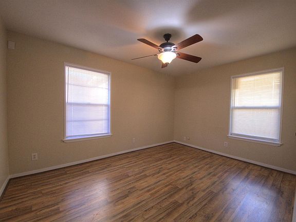 4th image of 2319 E Austin Ave