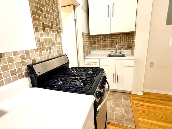 3rd image of 321 E 88th St APT 4