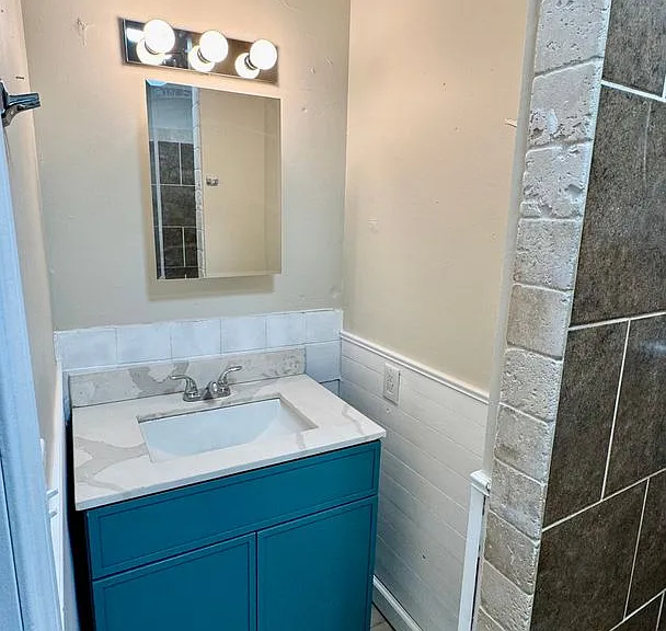 43 Townsend Ave — Photo 13