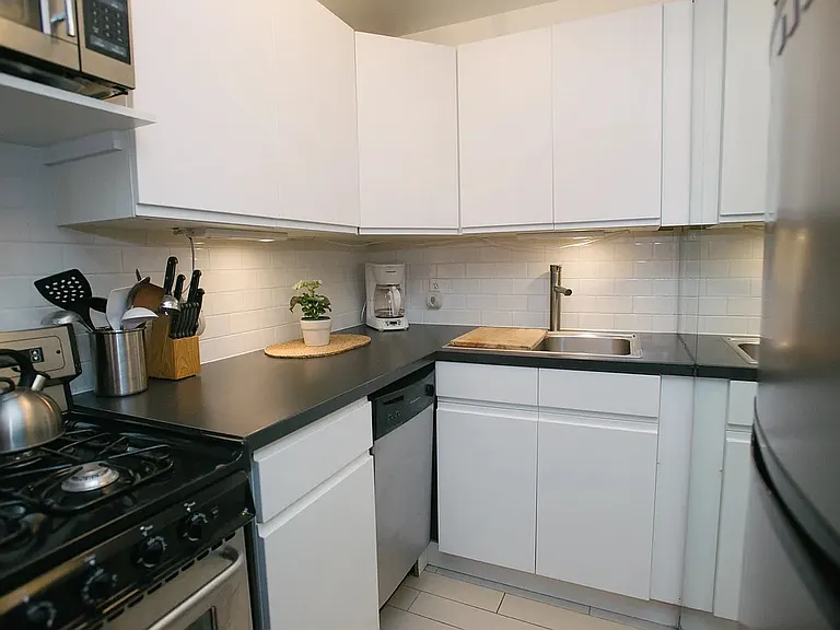 161 W 71st St #1A — Photo 5