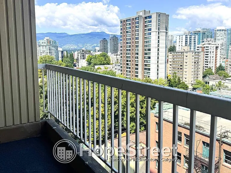1075 Comox St #1406 — Photo 2
