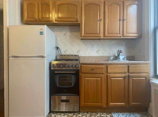 31-21 35th St #1F, Astoria, NY 11106
