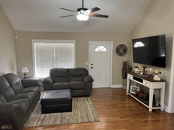 5th image of 1006 S Green St