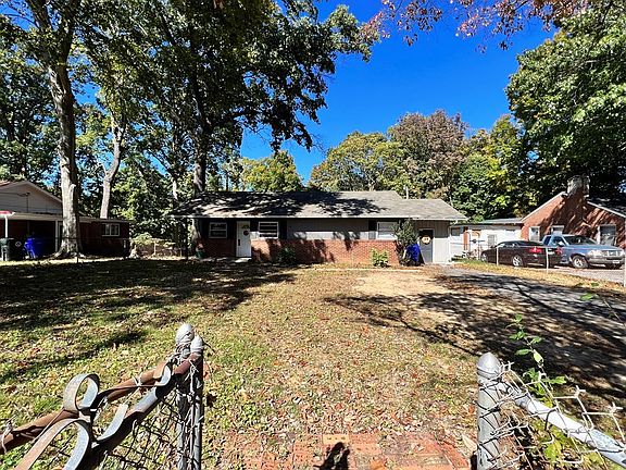 3rd image of 1641 Oak St