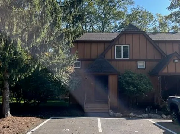 71 Arrowwood Dr, East Stroudsburg, PA 18302